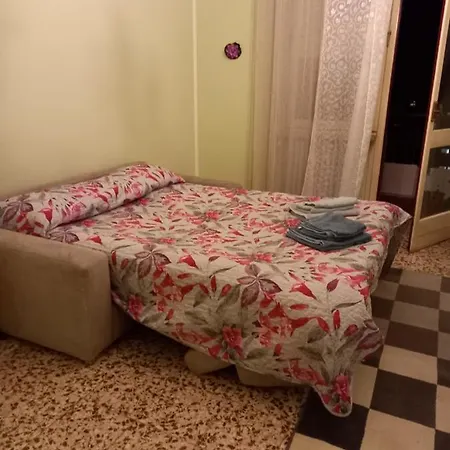 Homestay Arrivore - Ampia Privata Con Balcone , In Panoramico Condiviso Con Host - Bagno In Comune - Private Car Park *