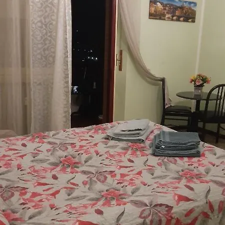 Homestay Arrivore - Ampia Privata Con Balcone , In Panoramico Condiviso Con Host - Bagno In Comune - Private Car Park *