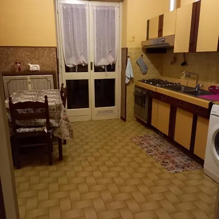 Homestay Arrivore - Ampia Privata Con Balcone , In Panoramico Condiviso Con Host - Bagno In Comune - Private Car Park Turin
