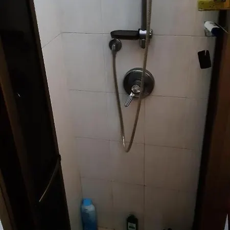 Δωμάτια σε οικογενειακή κατοικία Arrivore - Ampia Privata Con Balcone , In Panoramico Condiviso Con Host - Bagno In Comune - Private Car Park Τορίνο